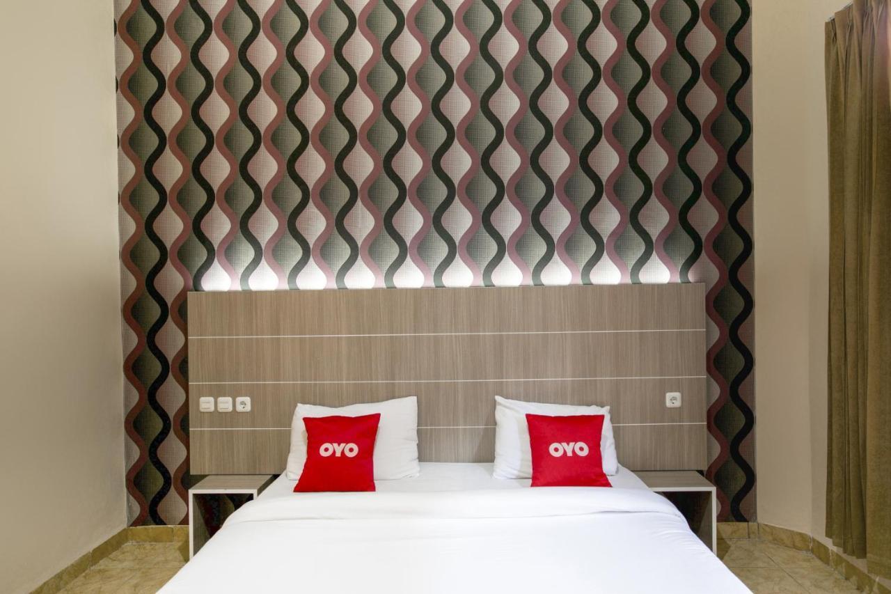 Super Oyo 2320 Hotel Charvita Kupang (East Nusa Tenggara) Exterior foto