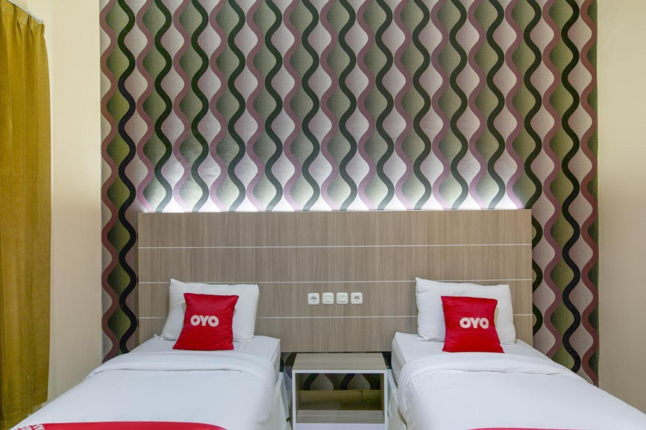 Super Oyo 2320 Hotel Charvita Kupang (East Nusa Tenggara) Exterior foto