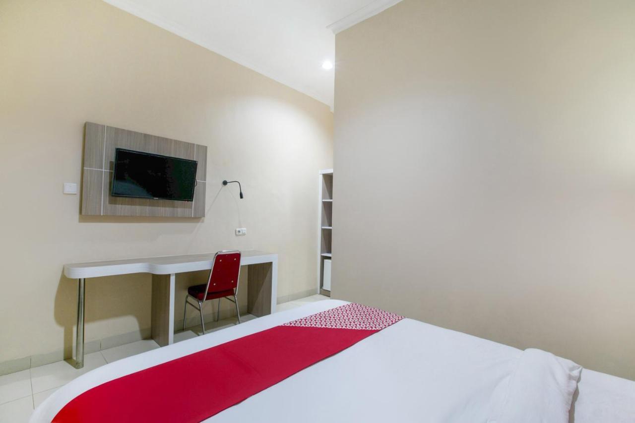 Super Oyo 2320 Hotel Charvita Kupang (East Nusa Tenggara) Exterior foto
