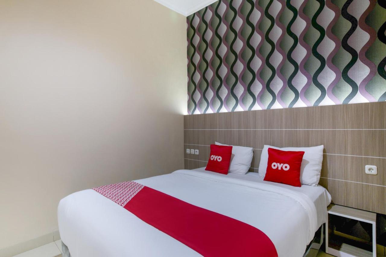 Super Oyo 2320 Hotel Charvita Kupang (East Nusa Tenggara) Exterior foto