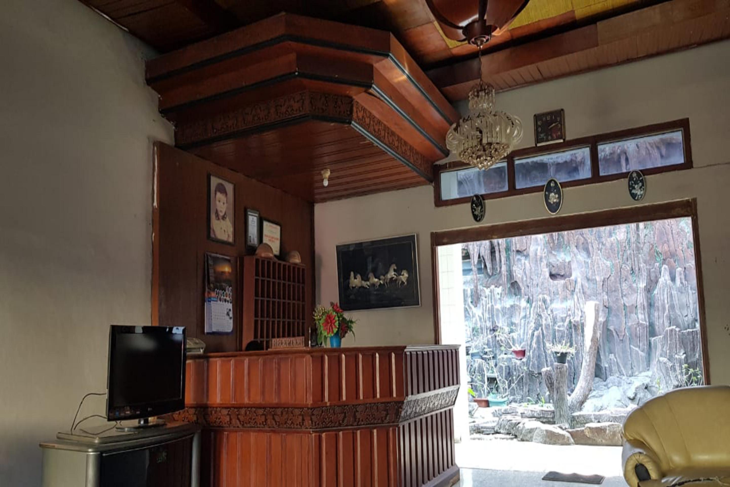 Super Oyo 2320 Hotel Charvita Kupang (East Nusa Tenggara) Exterior foto